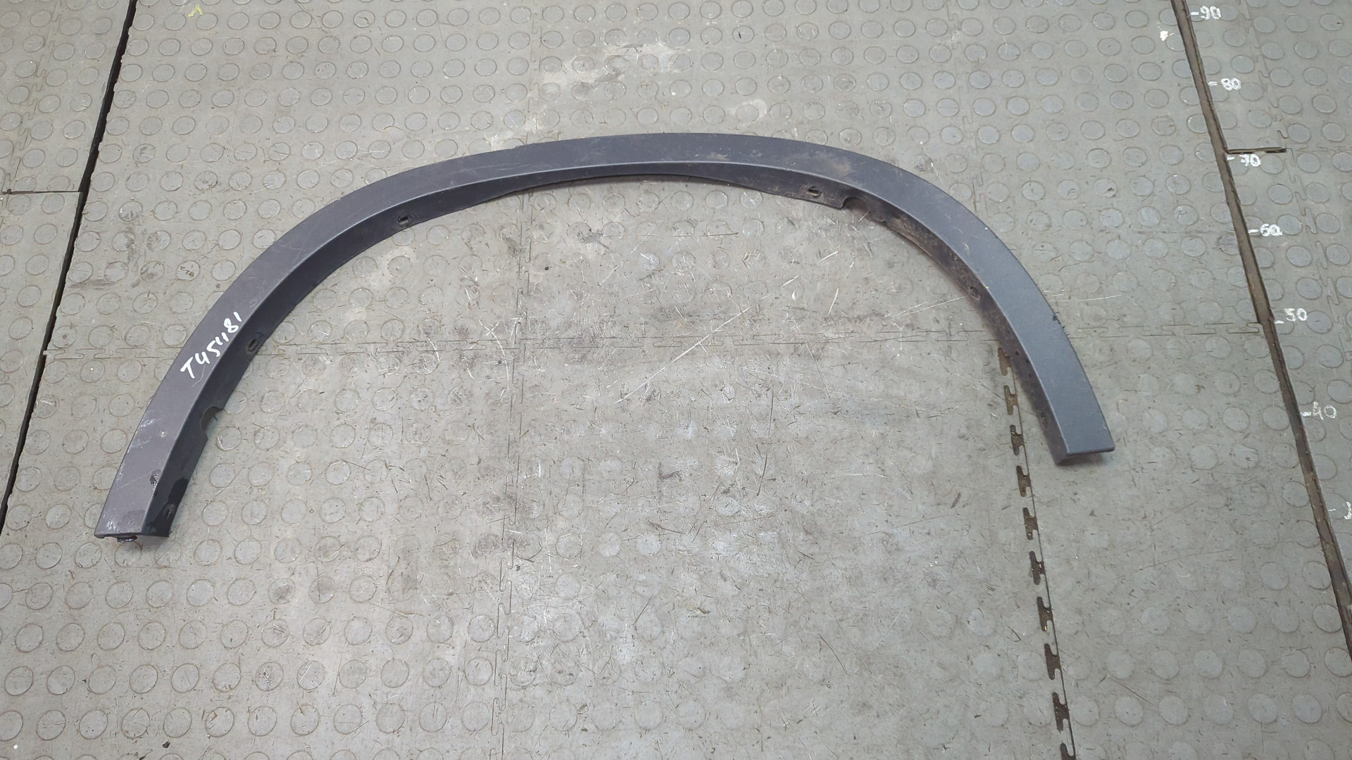 Накладка заднего крыла левого