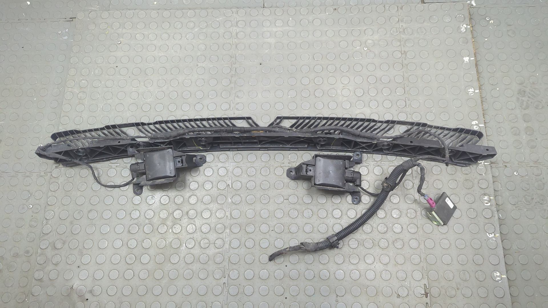 Кронштейн заднего бампера