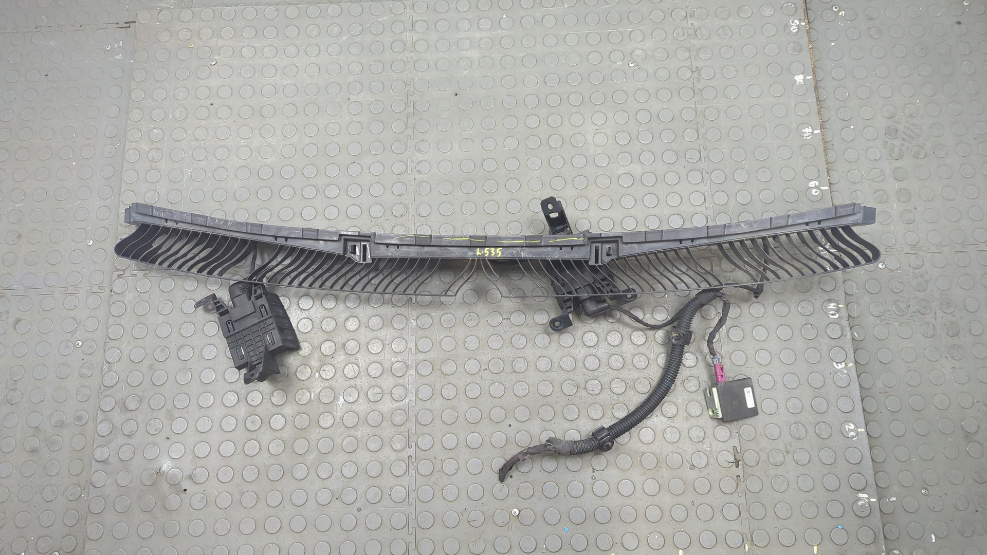 Кронштейн заднего бампера