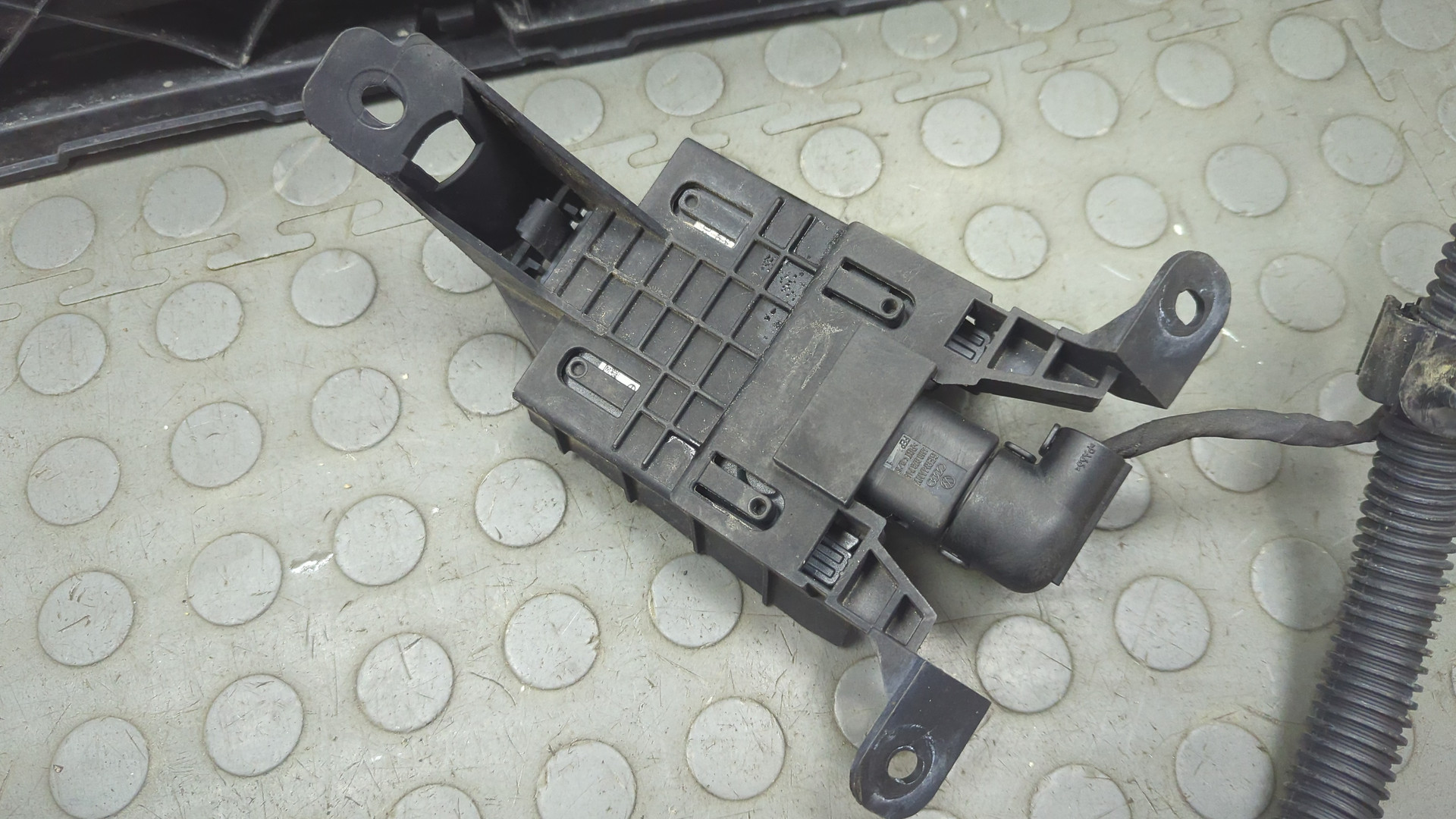 Кронштейн заднего бампера