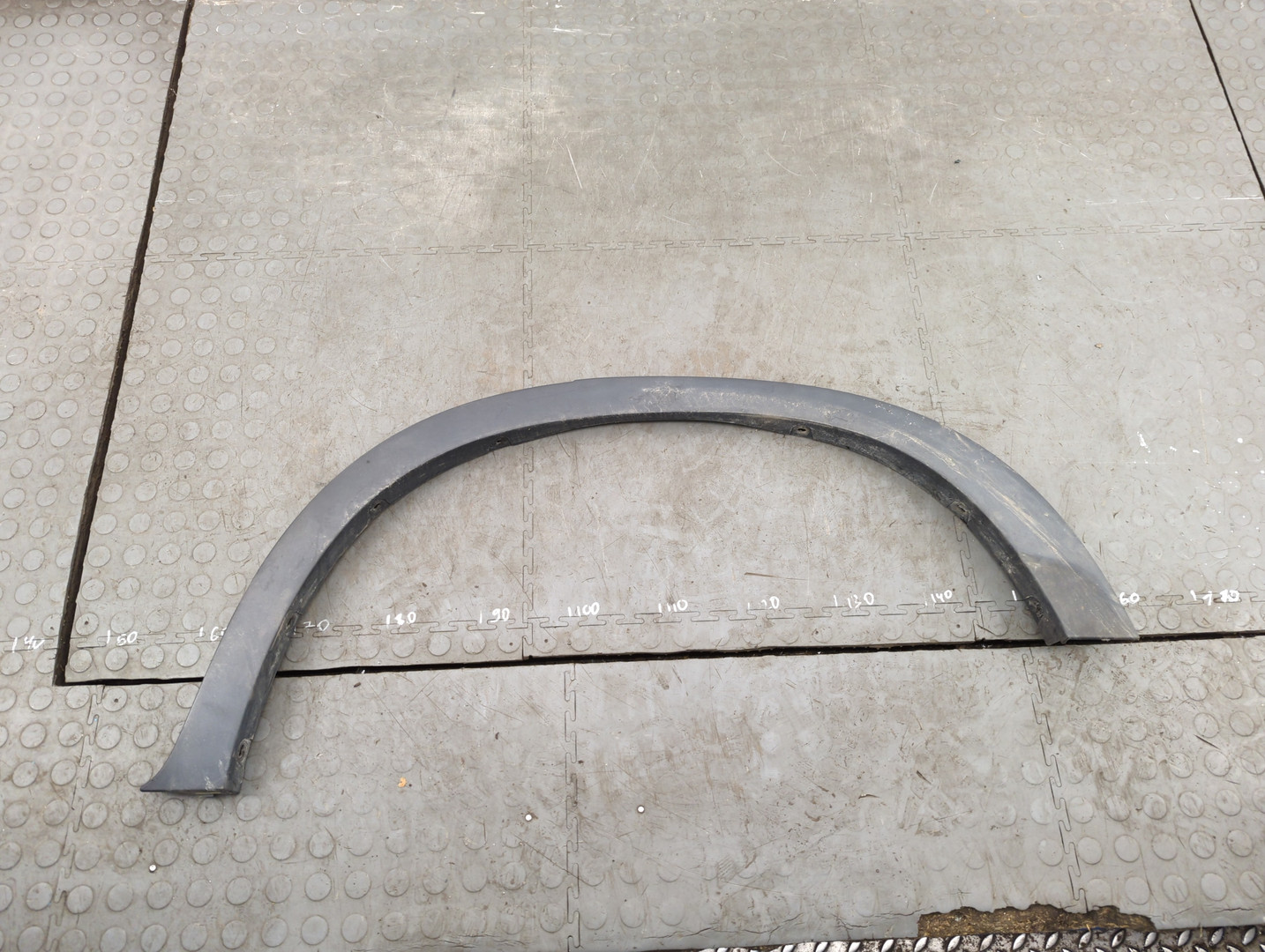 Накладка переднего крыла левого