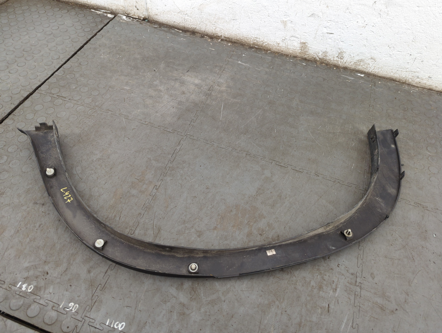 Накладка переднего крыла левого