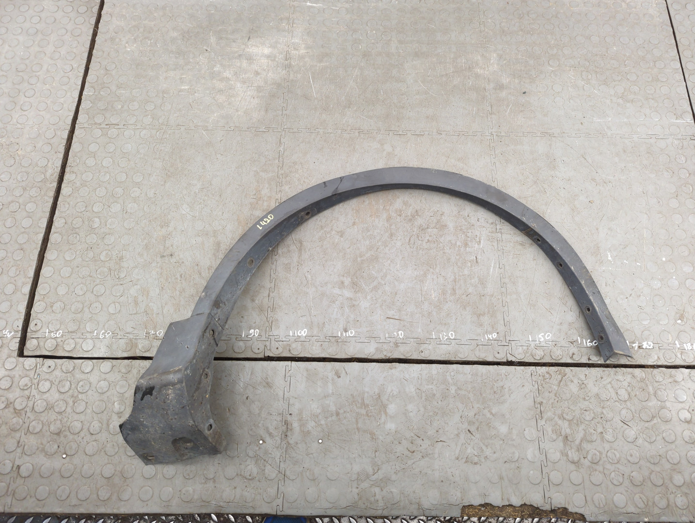 Накладка переднего крыла правого