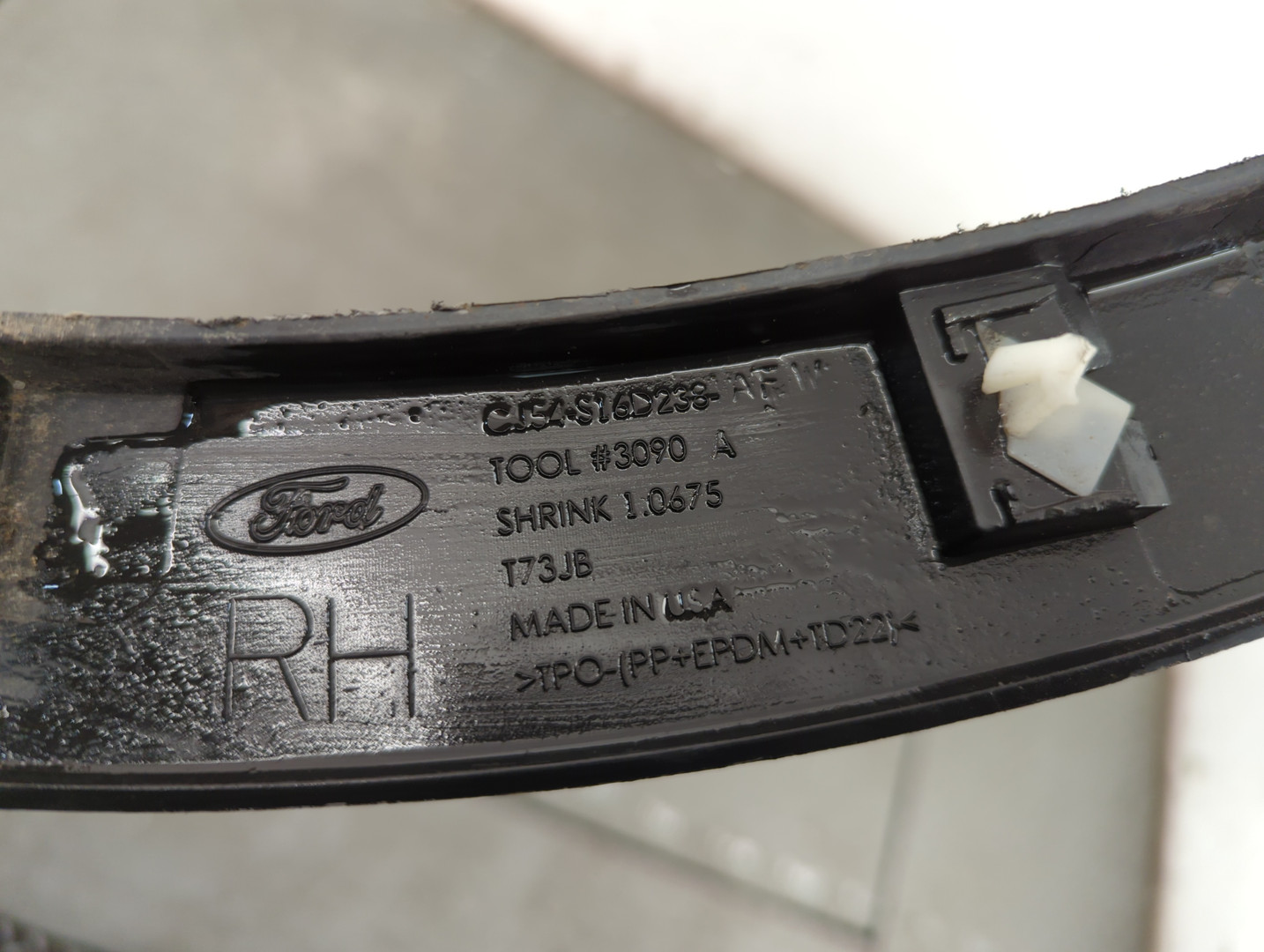 Накладка переднего крыла правого