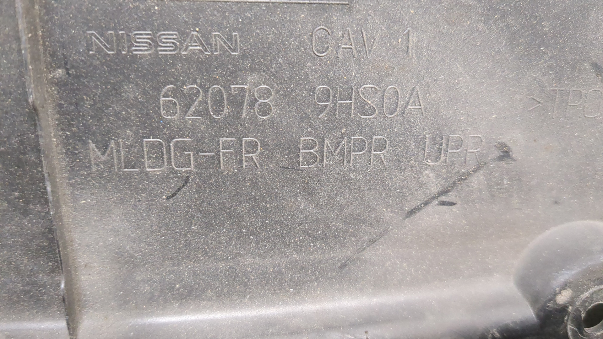 Кожух замка капота