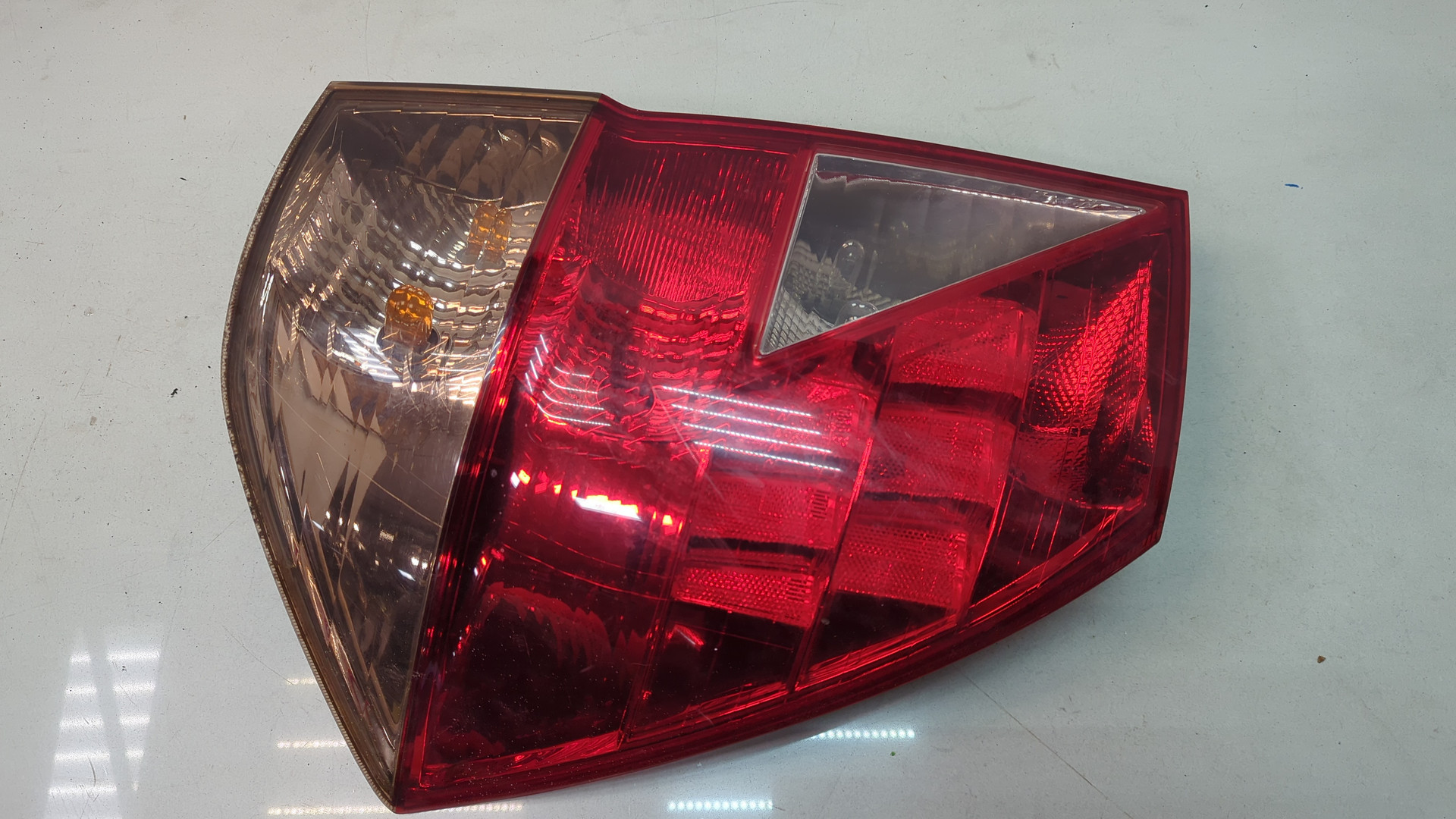 Фонарь задний левый