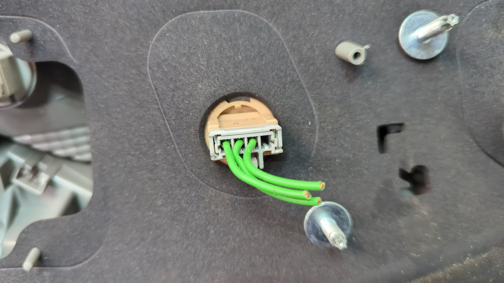 Фонарь задний левый