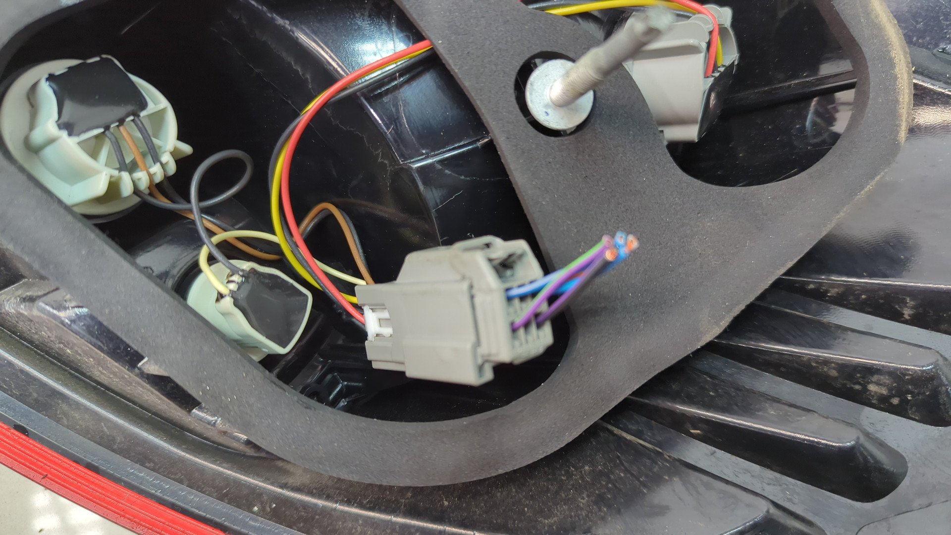 Фонарь задний левый