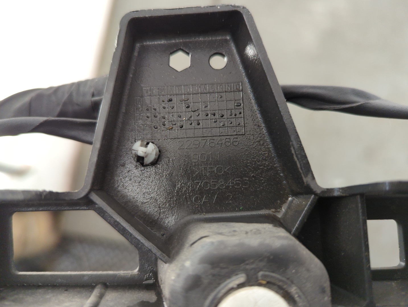 Кронштейн заднего бампера