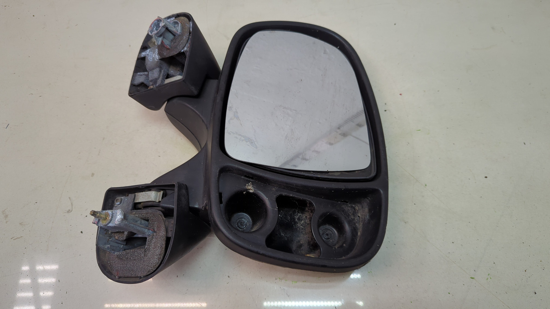 Зеркало правое электрическое