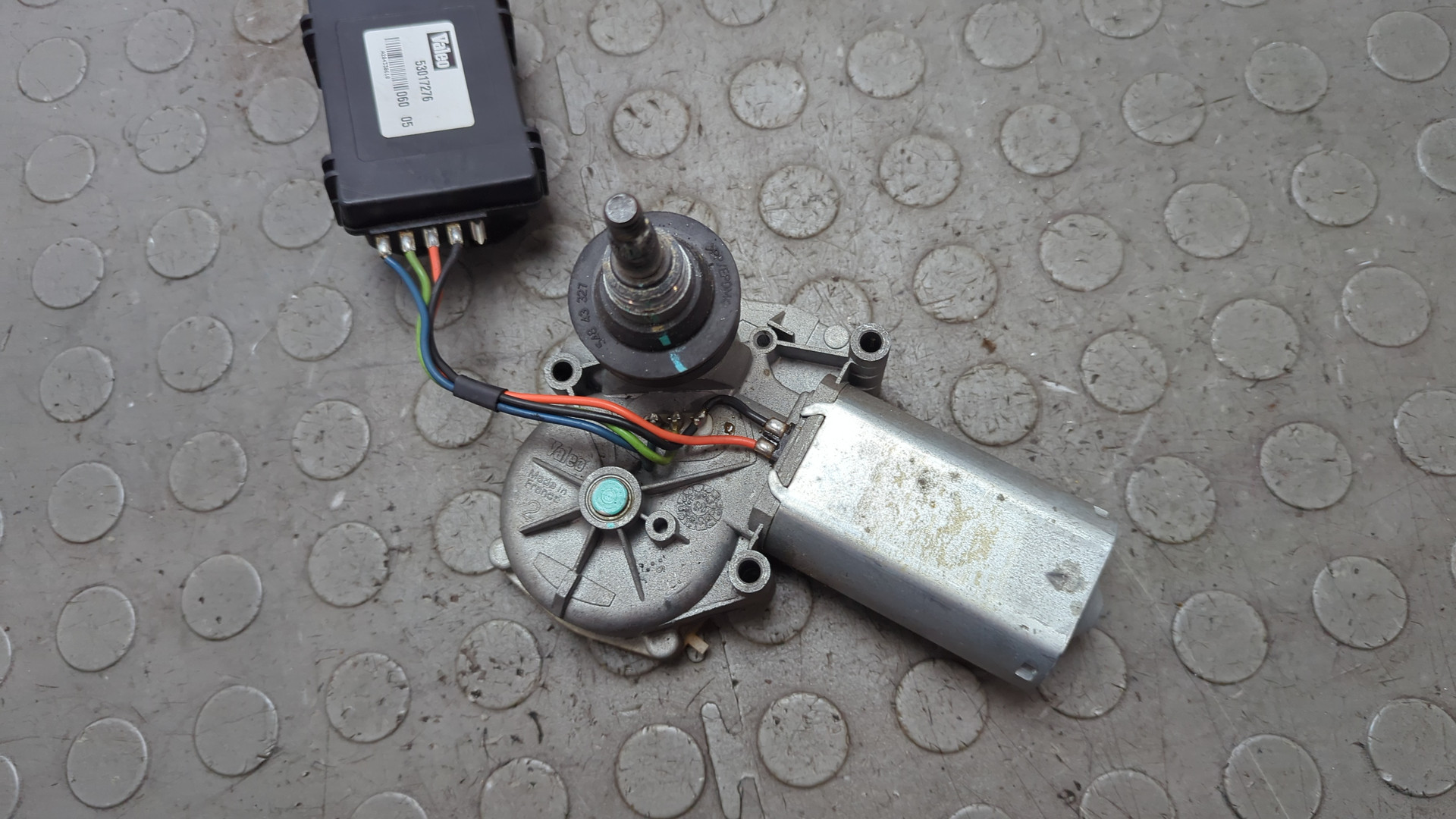 Моторчик стеклоочистителя задний