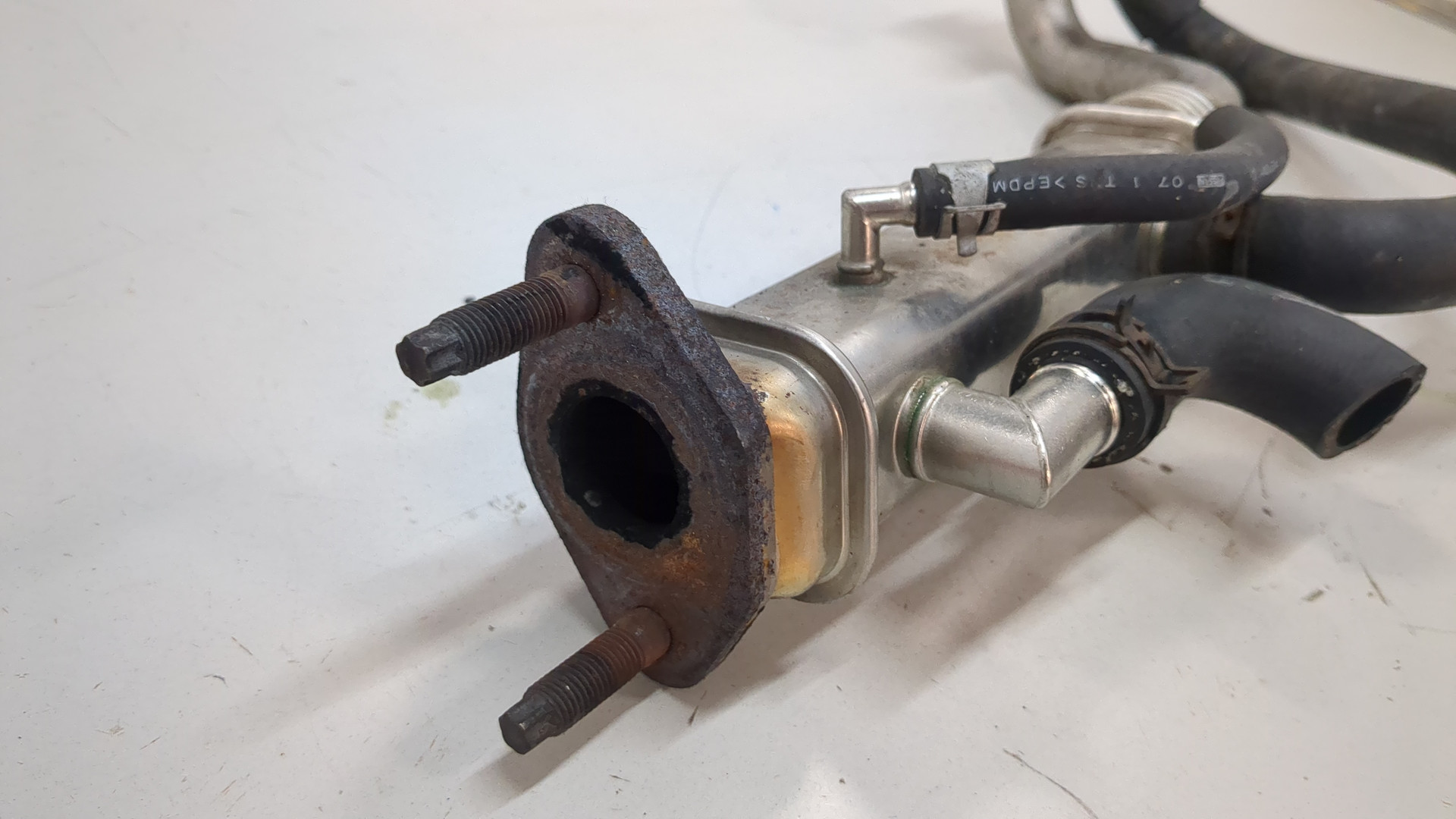 Тройник вентиляции картерных газов