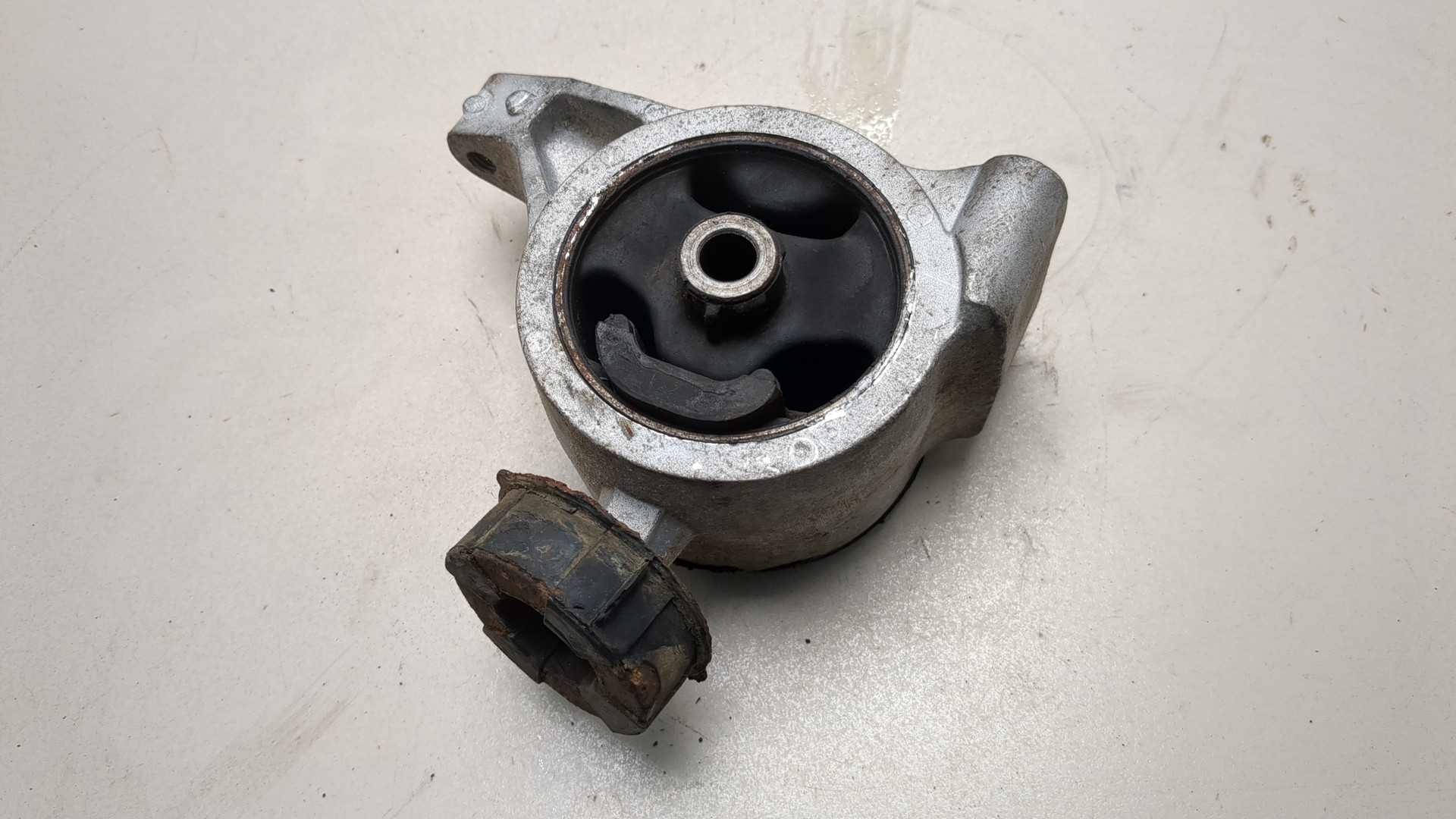 Опора двигателя