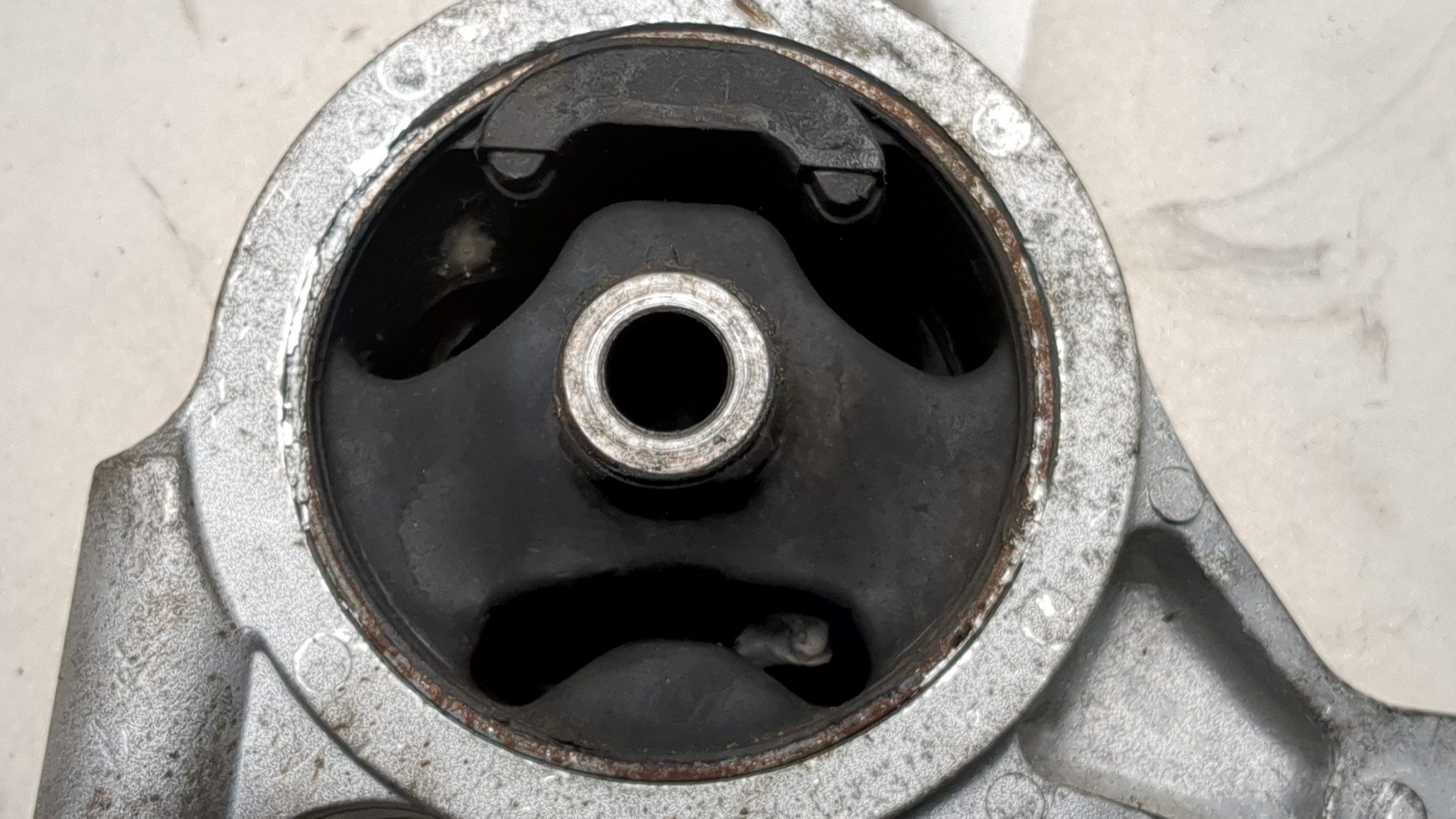 Опора двигателя