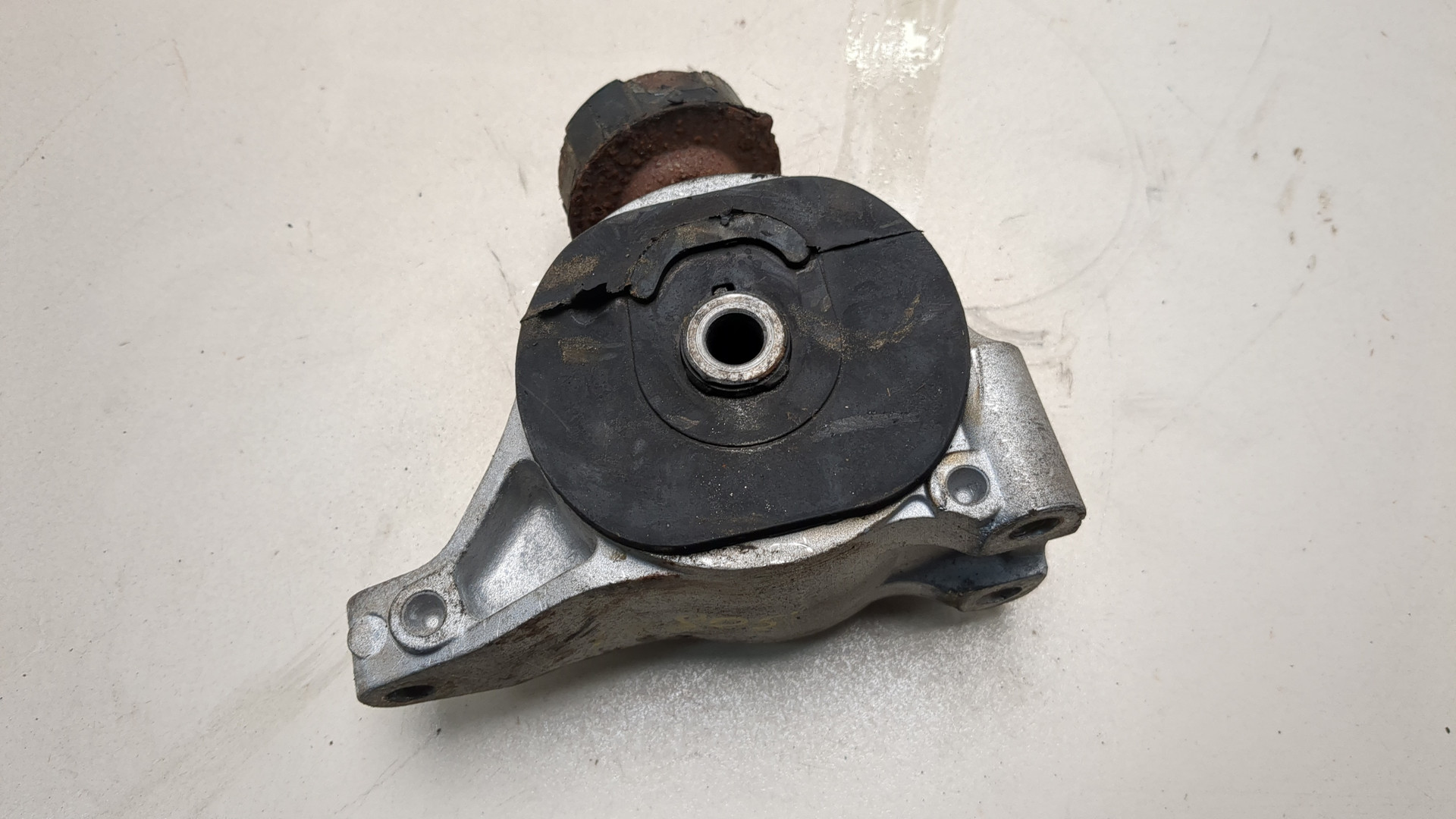 Опора двигателя