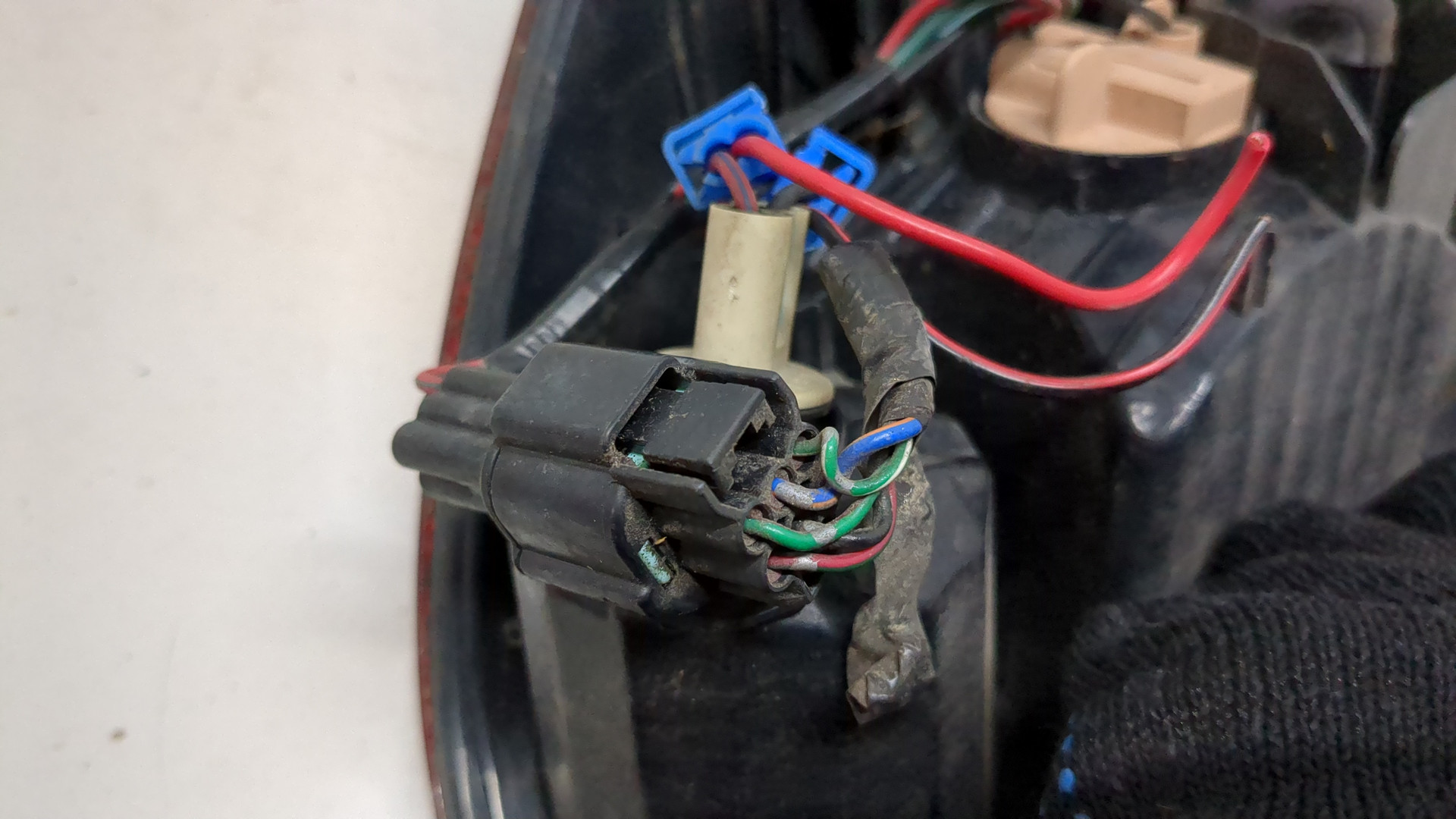 Фонарь задний правый