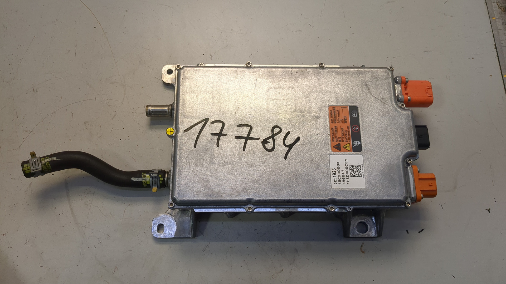 Преобразователь напряжения (адаптер)