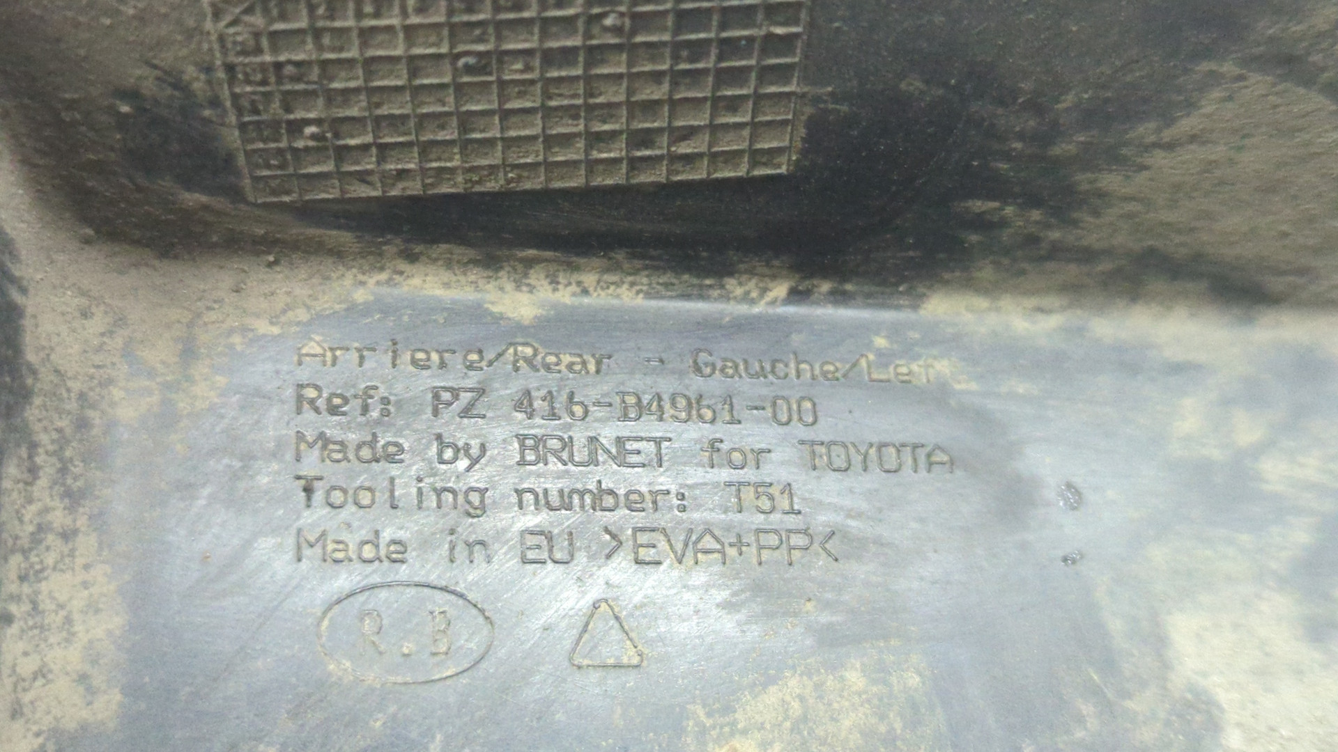 Брызговик задний левый