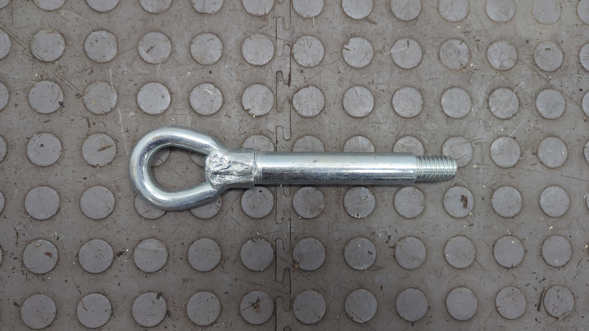 Крюк буксировочный