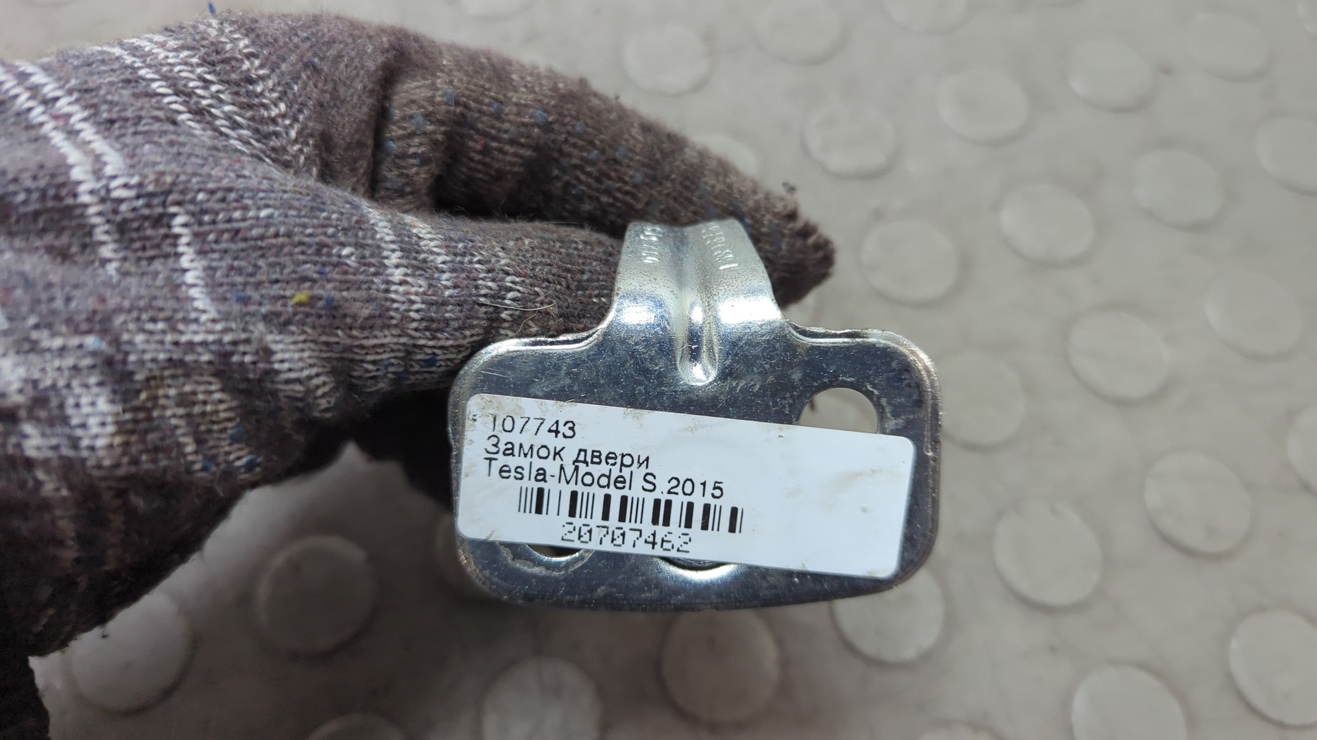 Замок двери задней левой