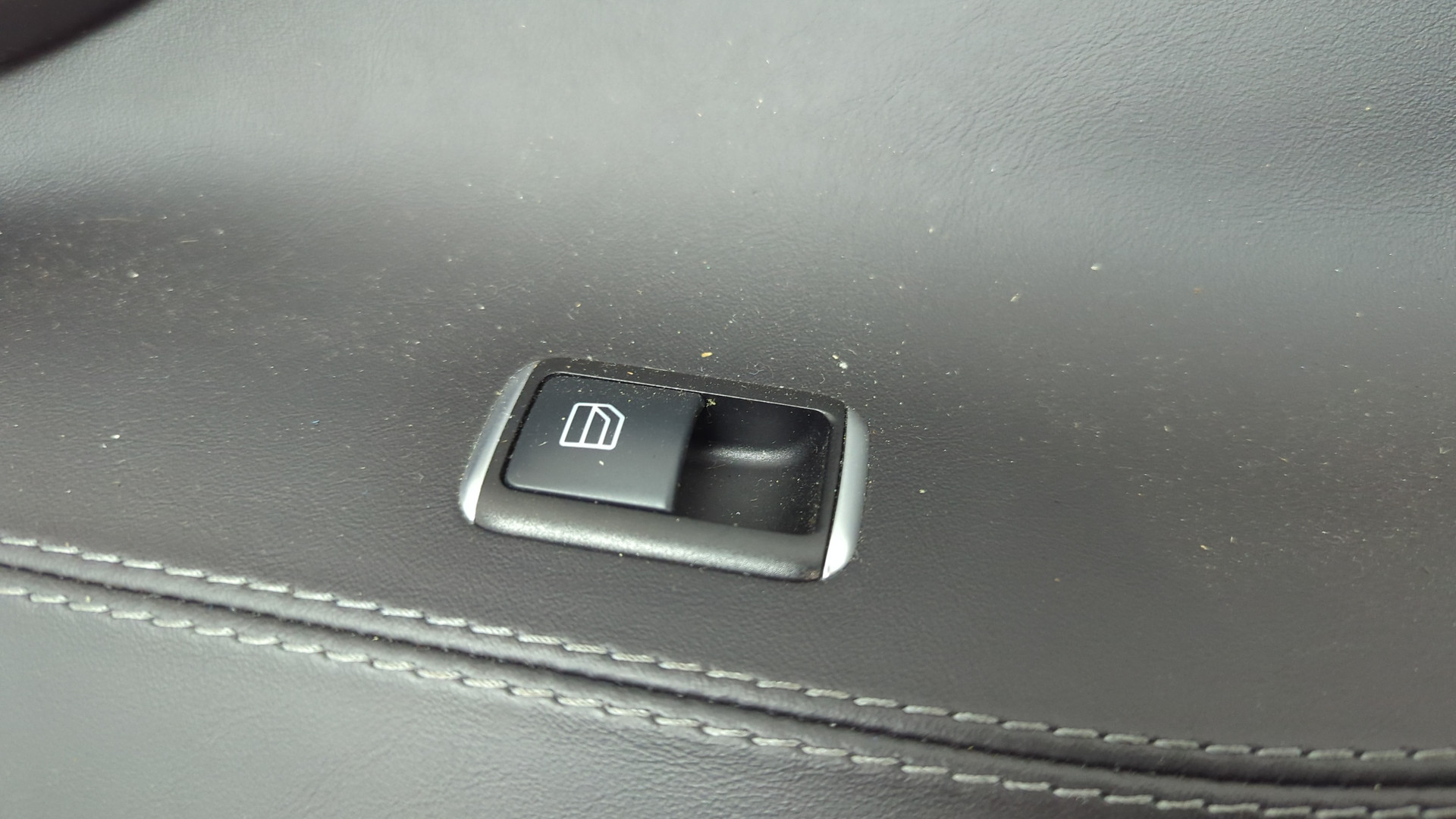 Обшивка двери задней левой