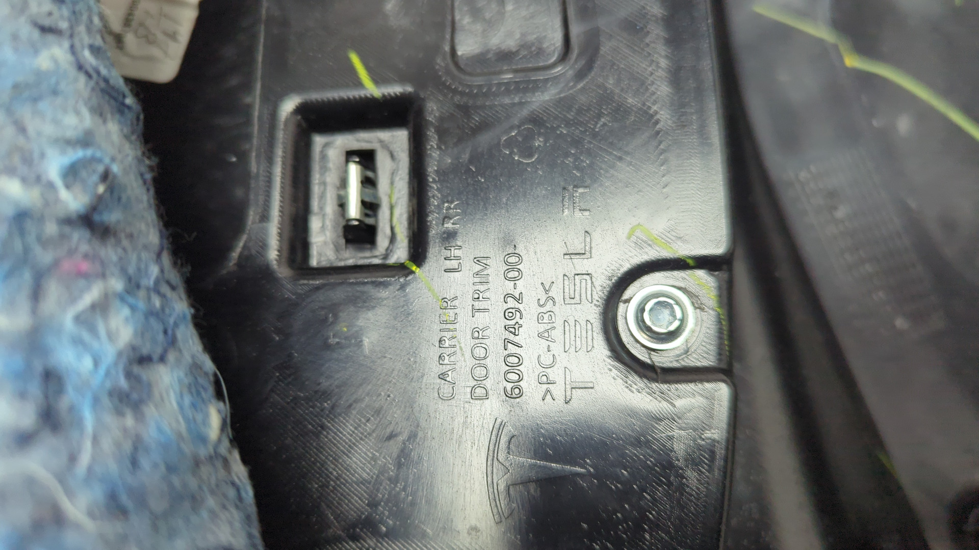 Обшивка двери задней левой