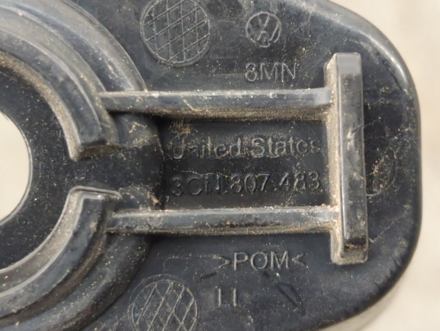 Кронштейн заднего бампера левый