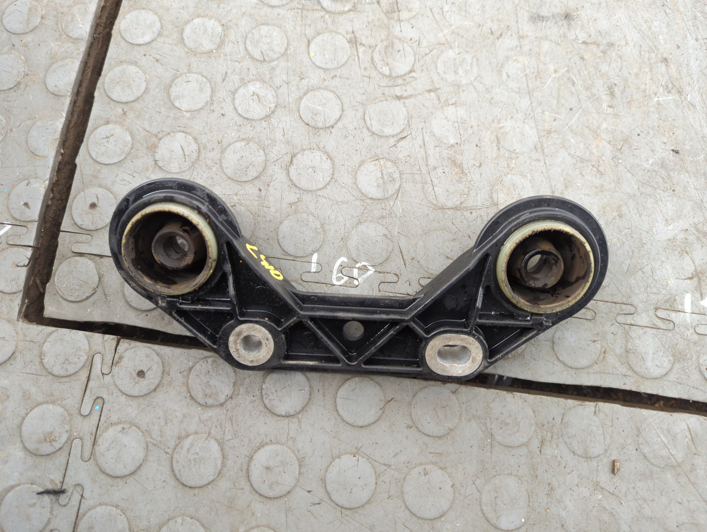 Кронштейн глушителя