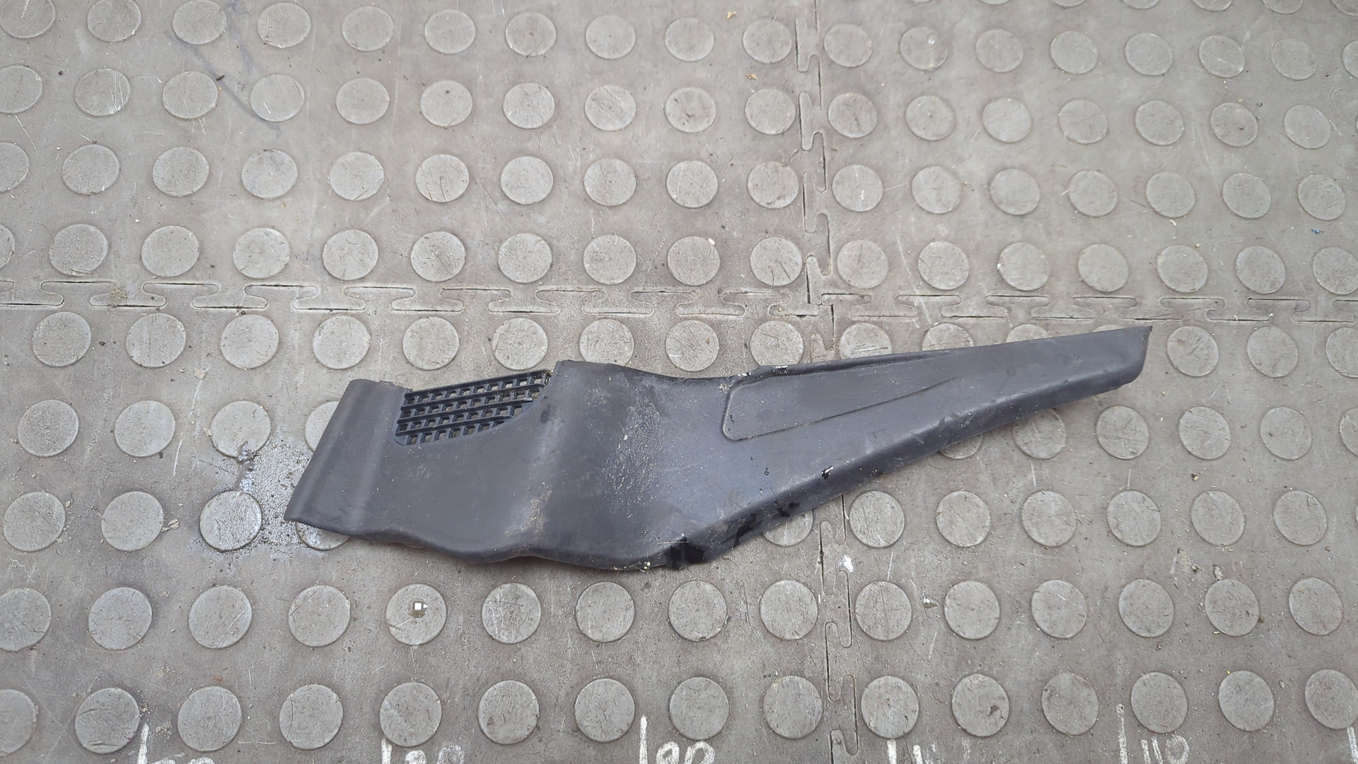 Решетка стеклоочистителей (Жабо)