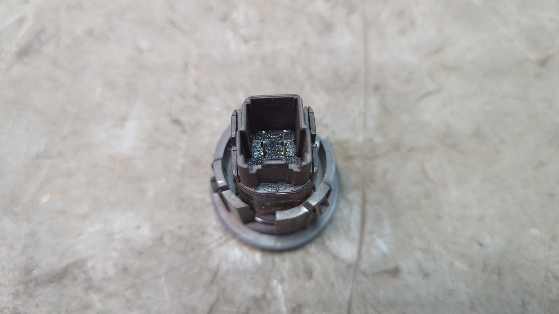 Кнопка запуска двигателя