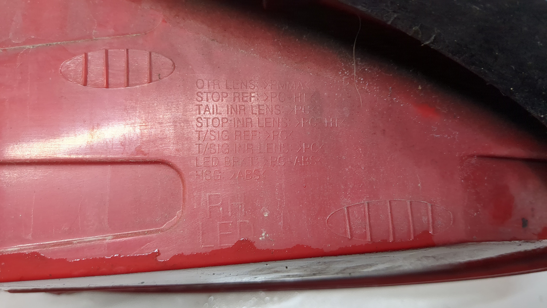 Фонарь задний правый