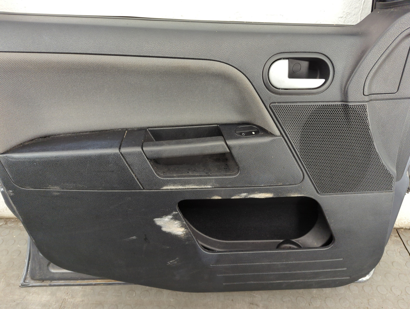 Дверь передняя левая