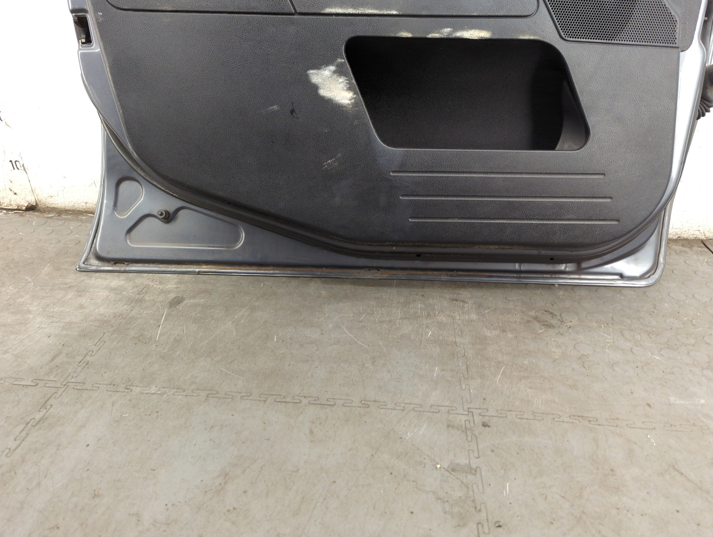 Дверь передняя левая