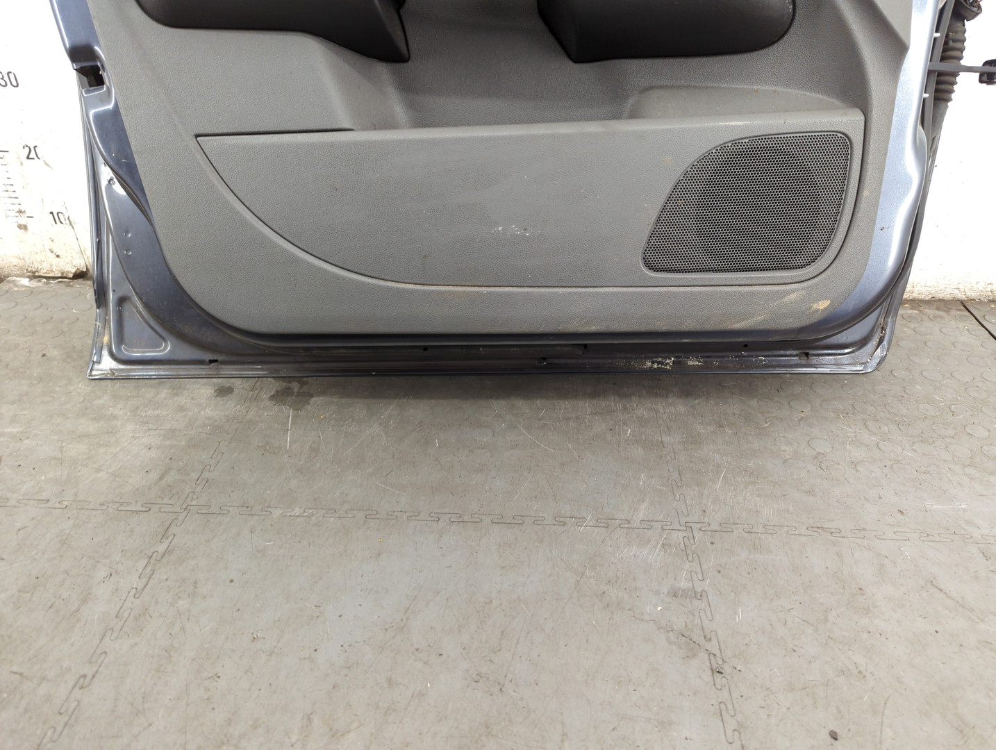 Дверь передняя левая