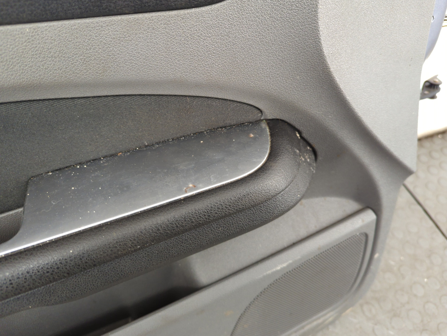 Дверь передняя левая