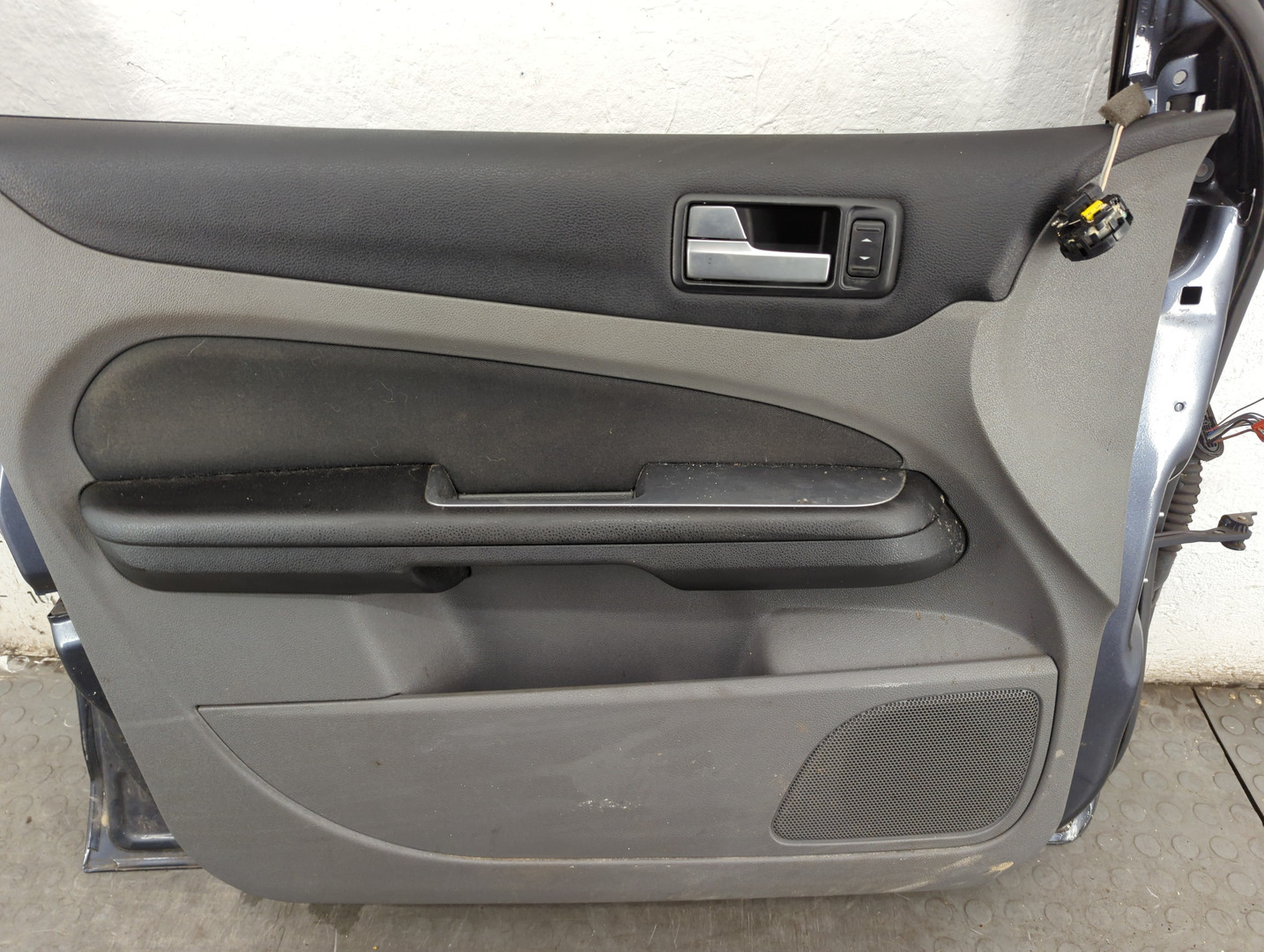 Дверь передняя левая