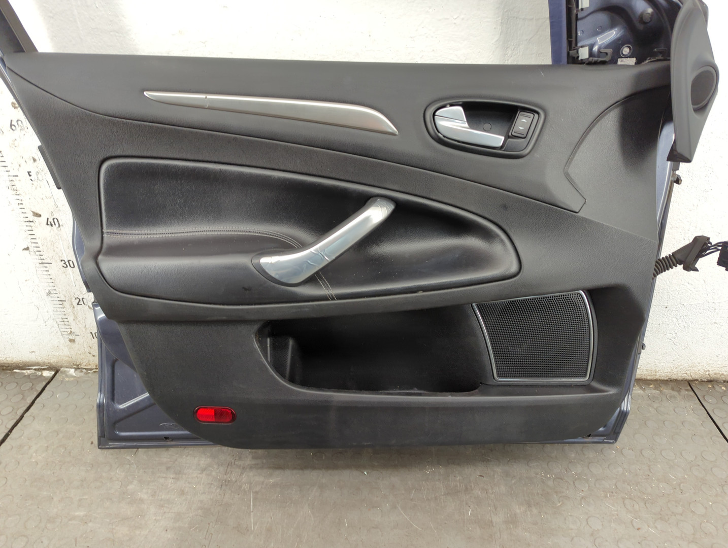 Дверь передняя левая