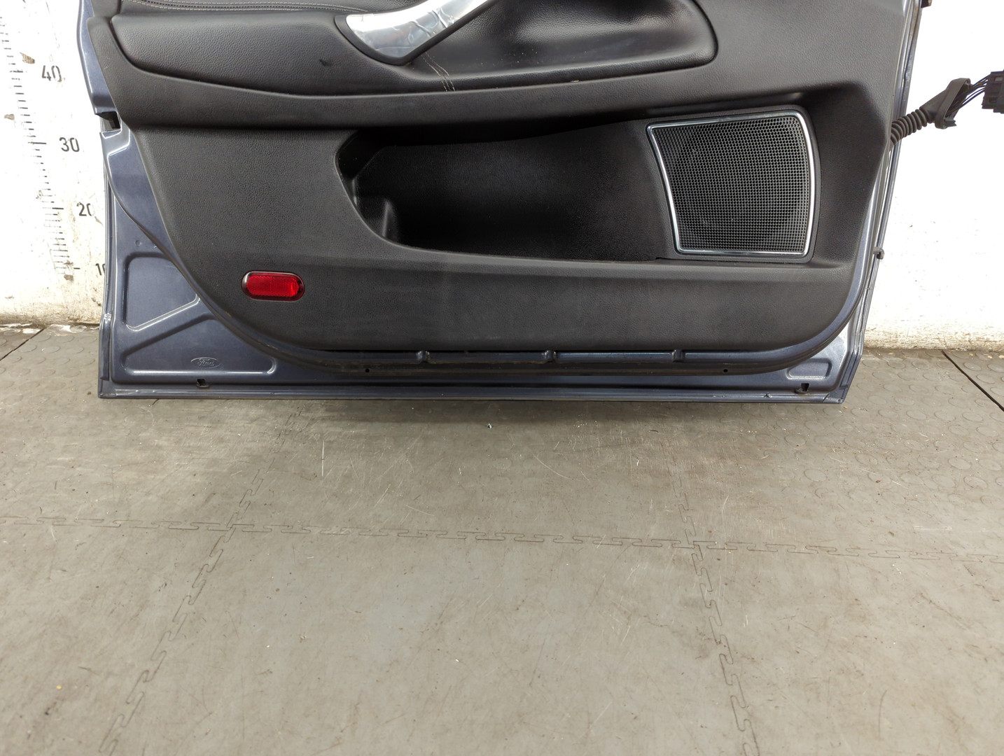 Дверь передняя левая