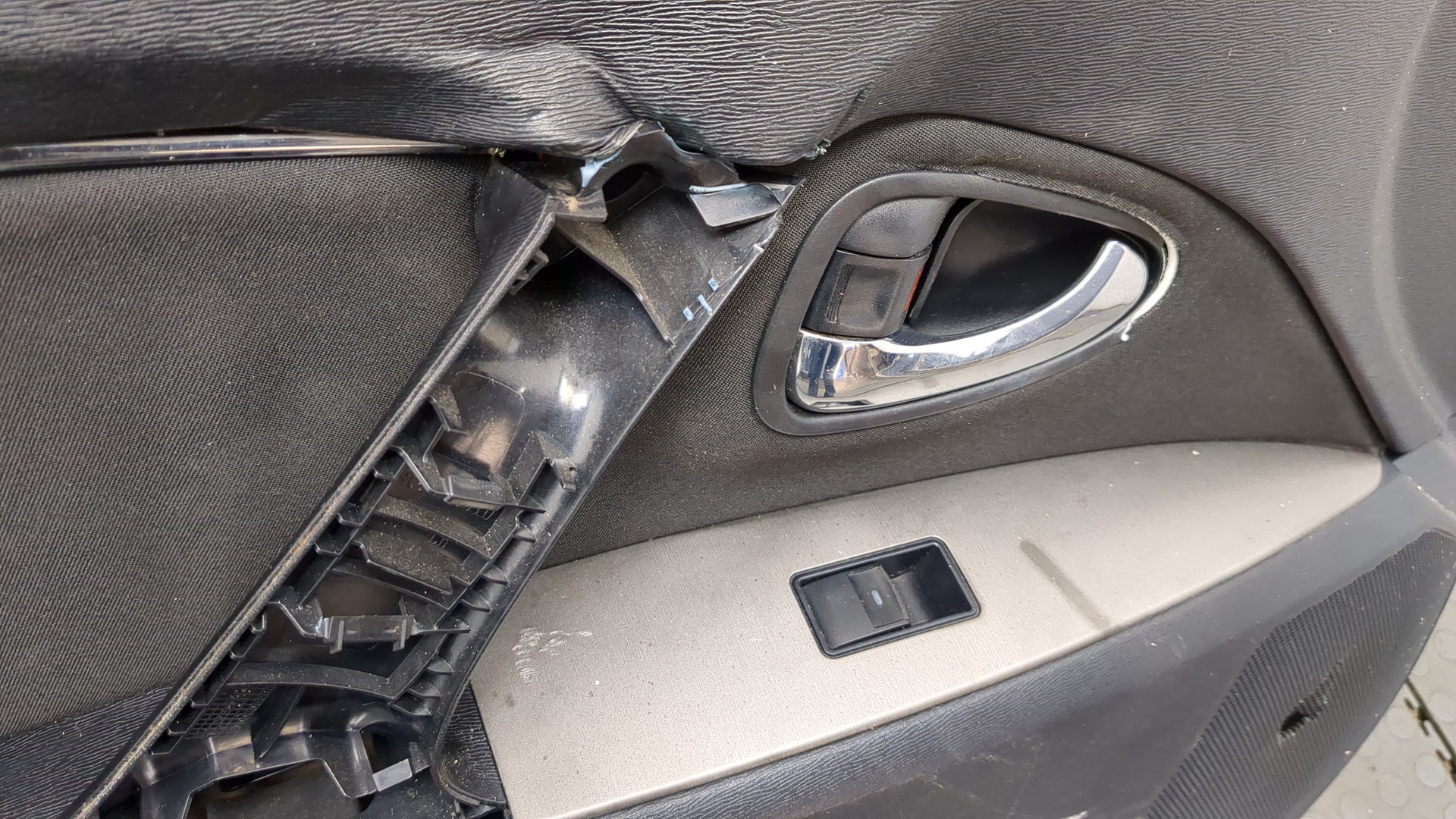 Дверь передняя левая