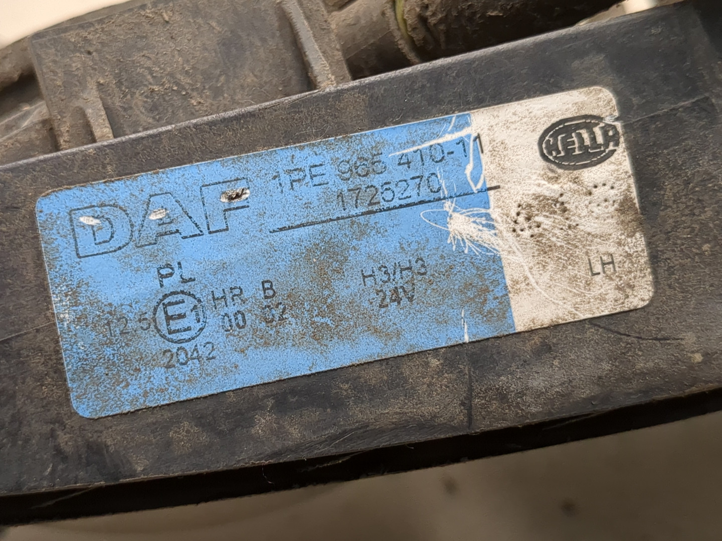 Фара противотуманная левая