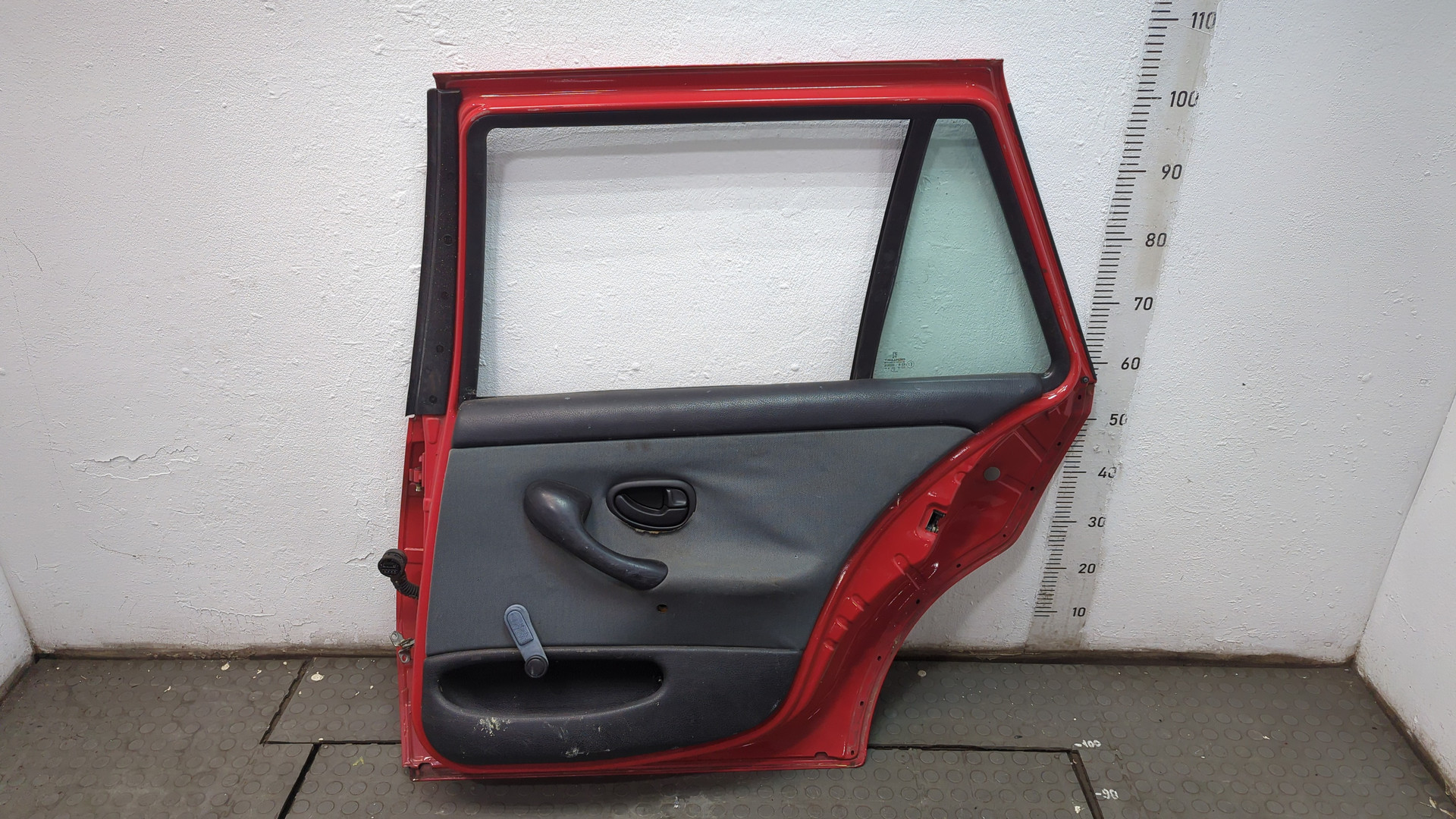 Дверь задняя левая