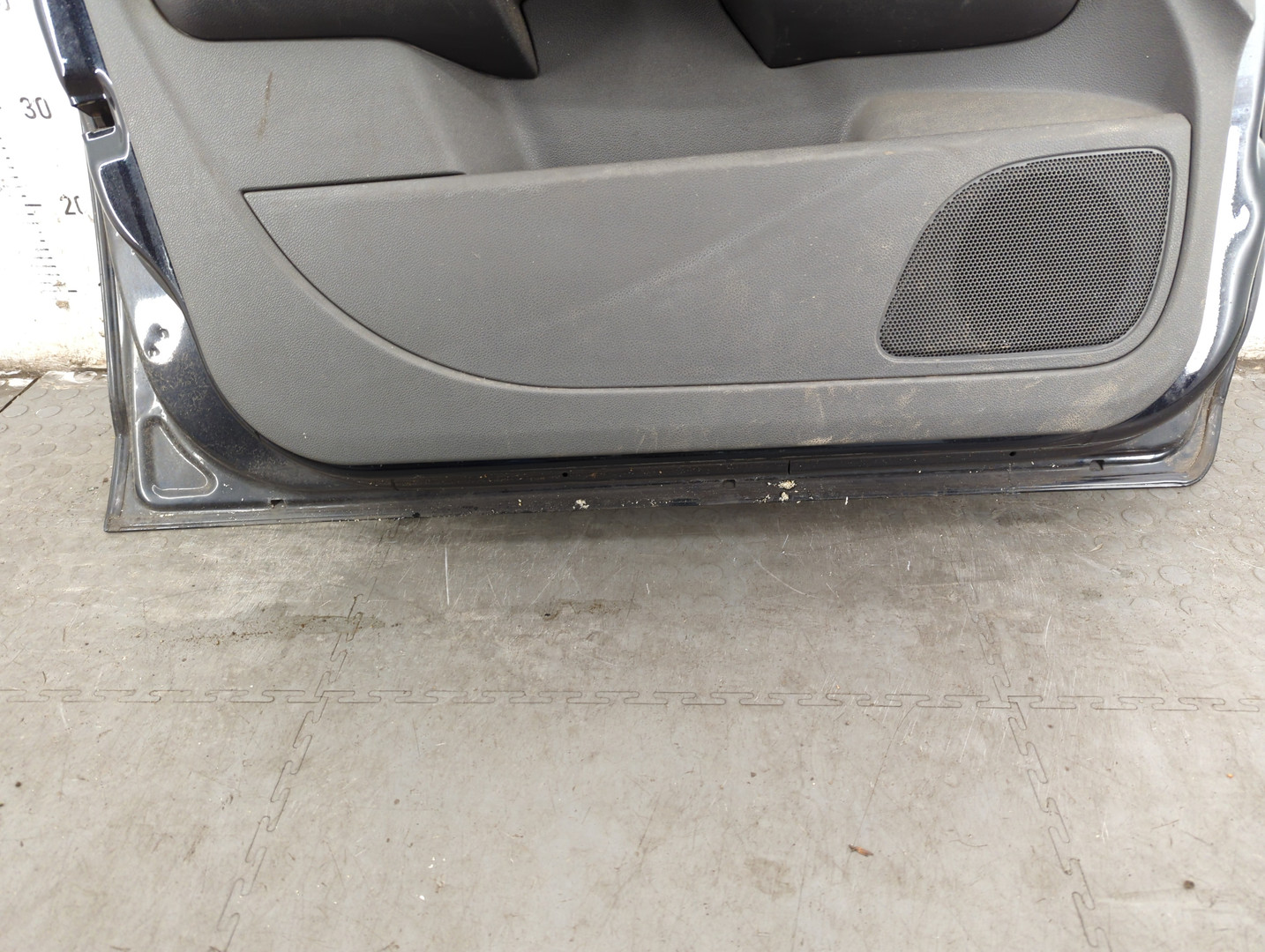 Дверь передняя левая