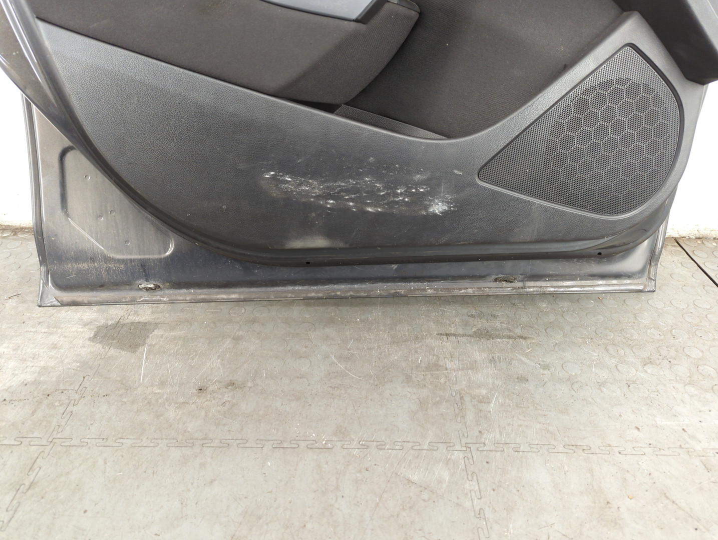 Дверь передняя левая