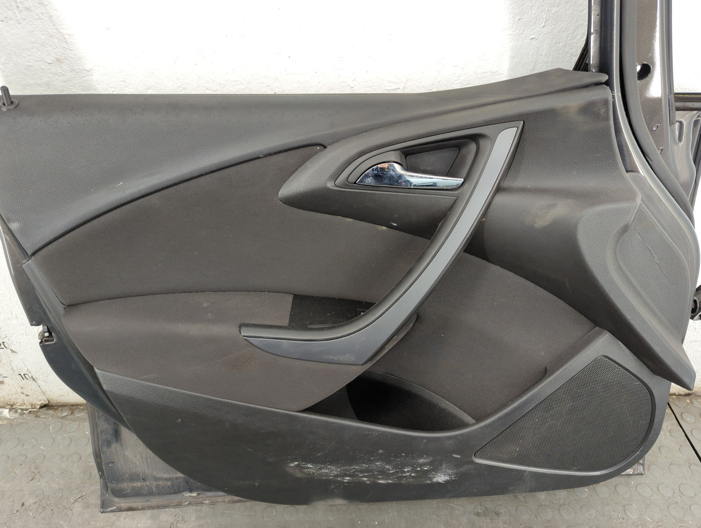 Дверь передняя левая