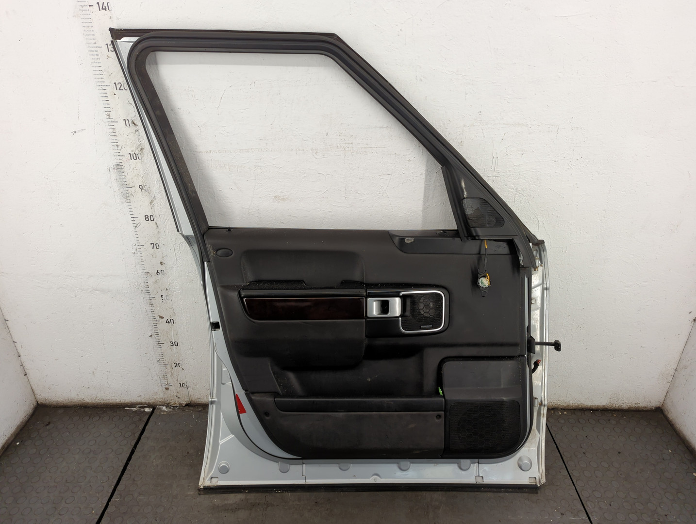 Дверь передняя левая