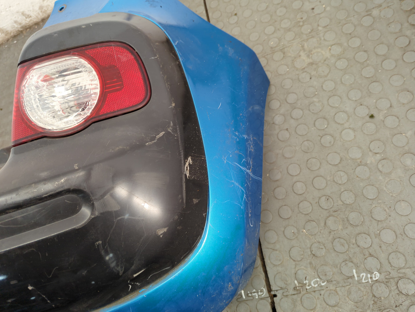 Бампер задний