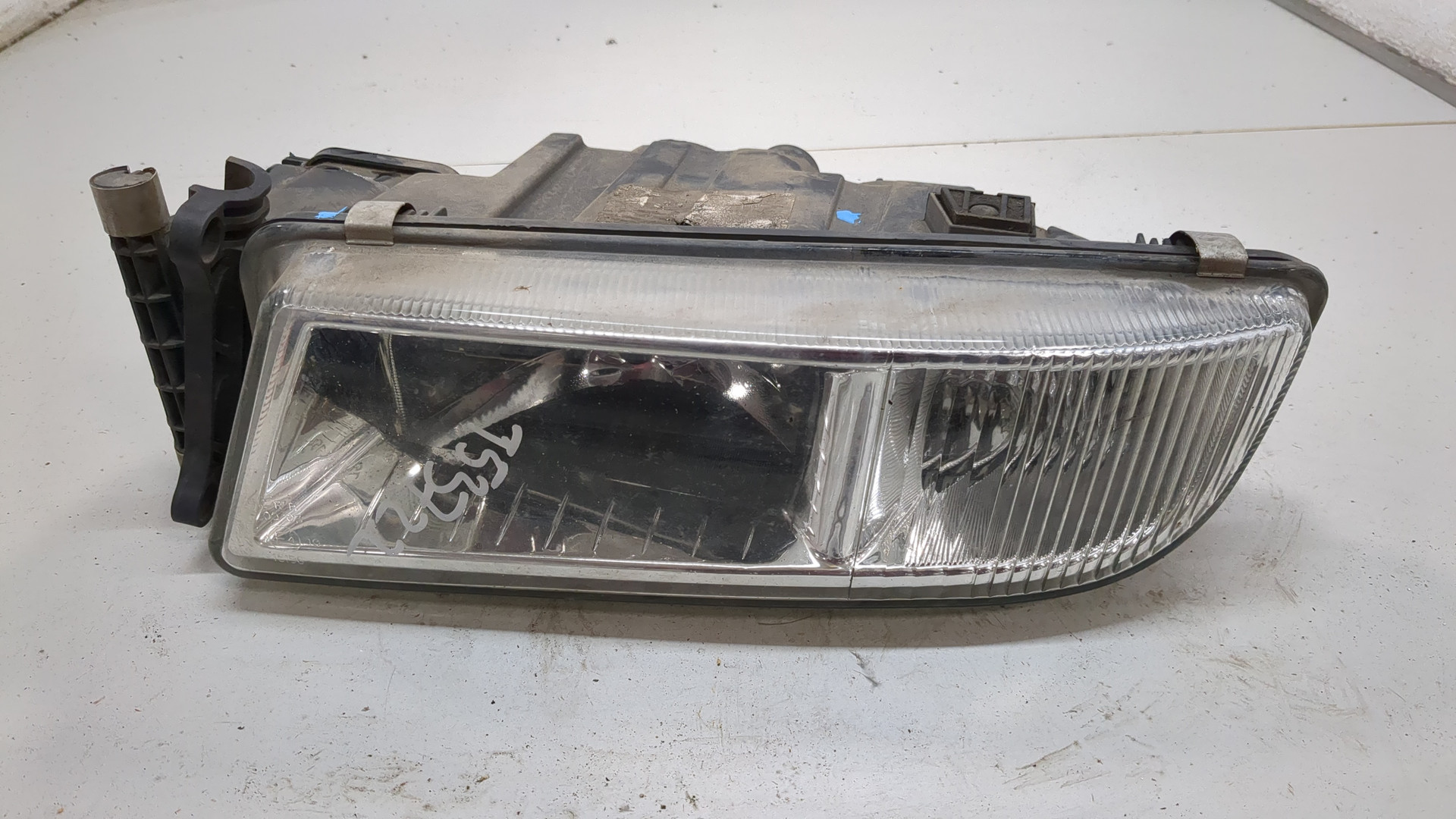 Фара противотуманная левая