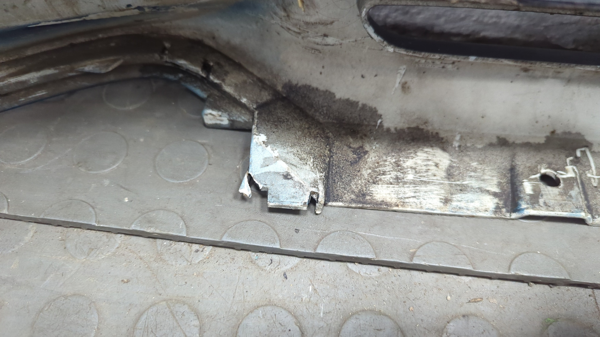 Бампер передний