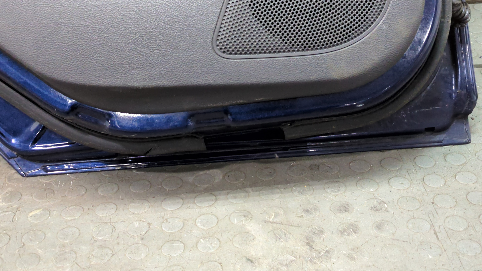 Дверь задняя левая