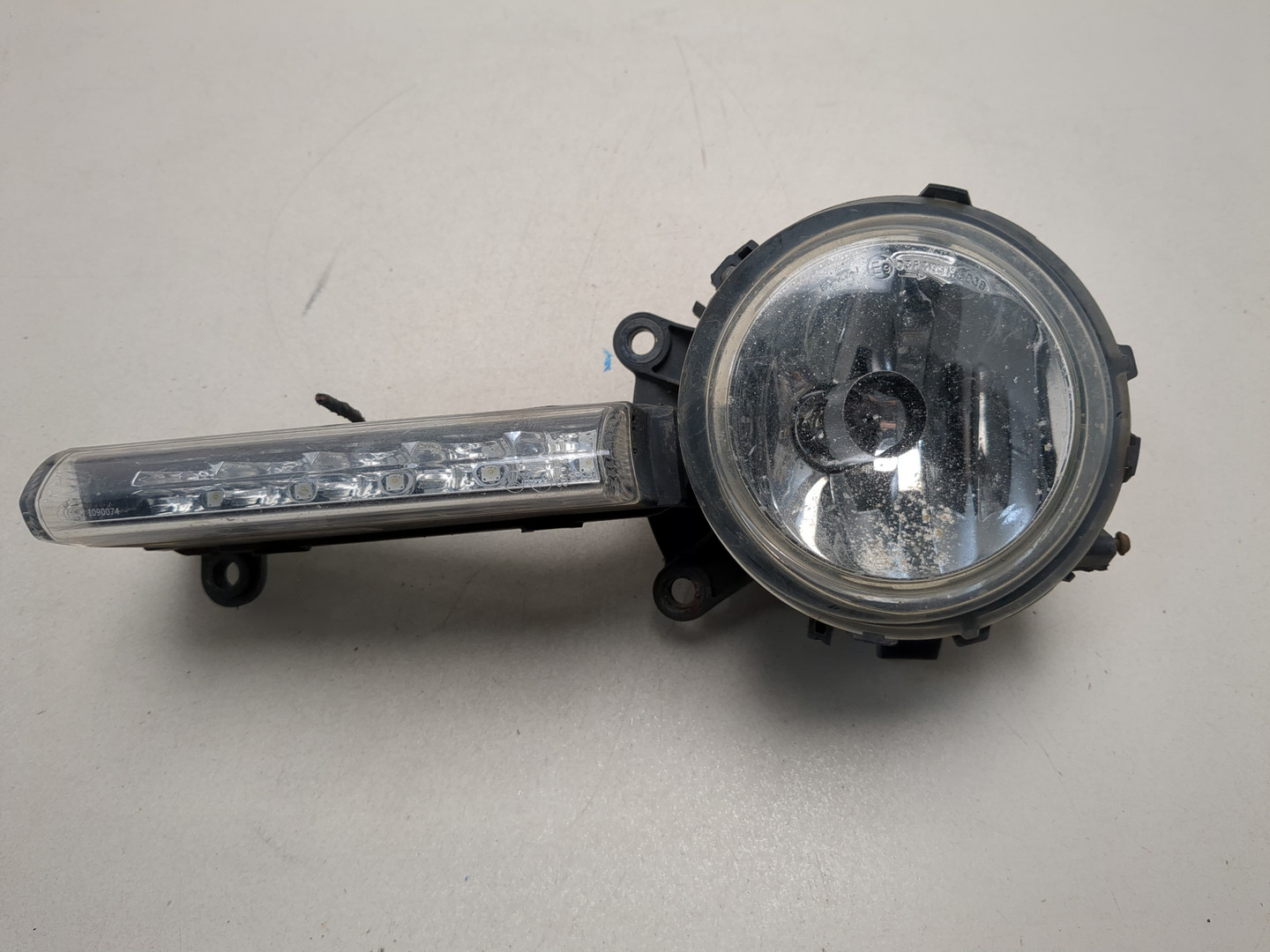 Фара противотуманная левая